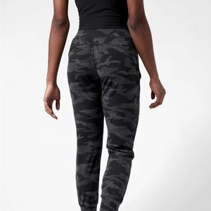 Athleta Salutation Jogger Camo Sz: small   MSRP: $89